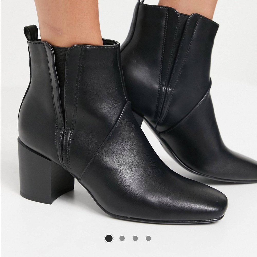 Chelsea boots for winter! Wore twice in good condition.